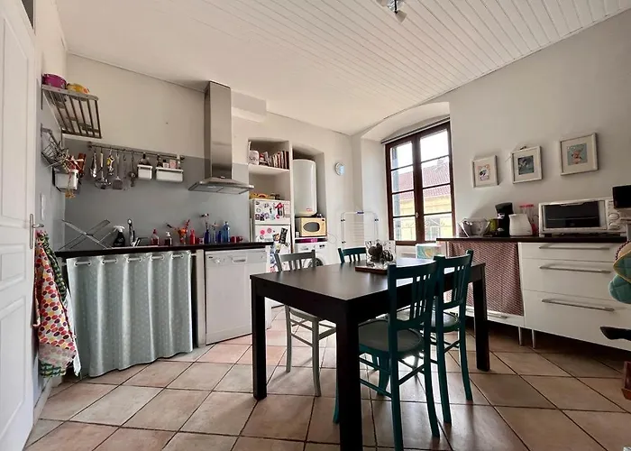 Joli F2 Centre De * קורטה